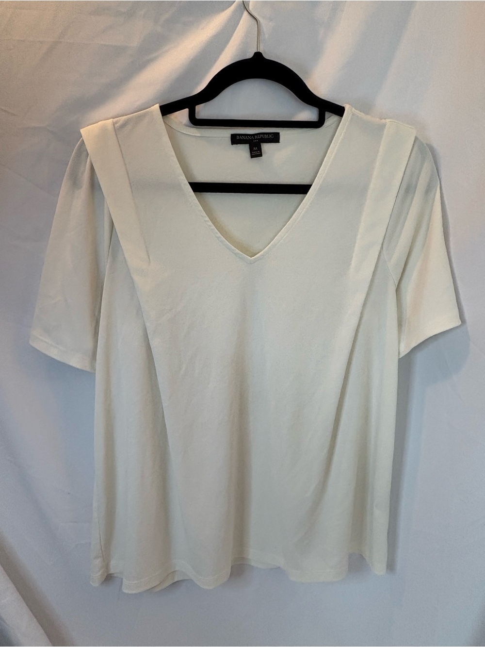 Banana Republic Cream V-Neck Short Sleeve Top